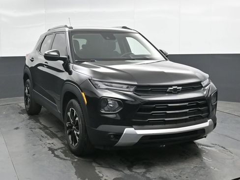 Used 2022 Chevrolet TrailBlazer LT w/ LPO, Blackout Package AWD/4WD image 6
