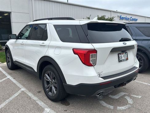 Used 2022 Ford Explorer XLT w/ XLT Sport Appearance Package AWD/4WD image 5