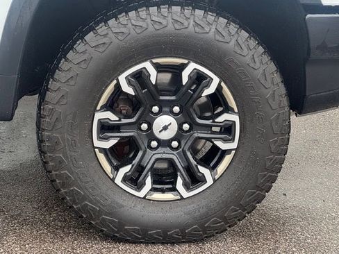 Used 2024 Chevrolet Silverado 1500 ZR2 w/ Technology Package AWD/4WD image 4