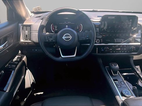 Certified 2024 Nissan Pathfinder Platinum AWD/4WD image 4