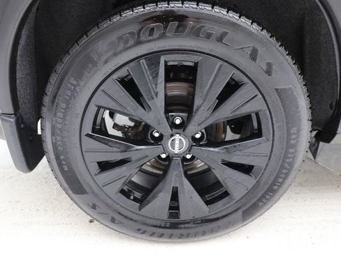 Used 2023 Nissan Rogue SV w/ SV Premium B Package image 9