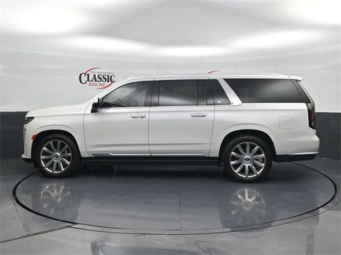 Used 2021 Cadillac Escalade ESV Premium Luxury Platinum image 2