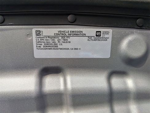 Used 2025 Chevrolet Trax LT w/ LT Convenience Package image 36