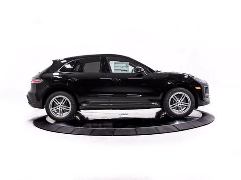 Certified 2026 Porsche Macan AWD/4WD image 8