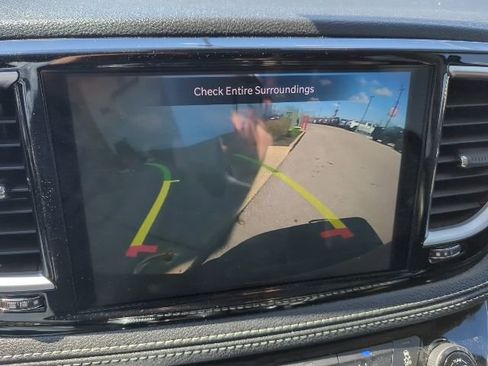 Used 2023 Chrysler Pacifica Limited FWD image 24