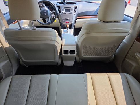 Used 2014 Subaru Outback 2.5i Limited w/ Moonroof Package AWD/4WD image 21