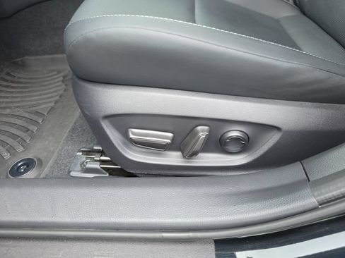 Used 2025 Toyota Prius FWD image 12