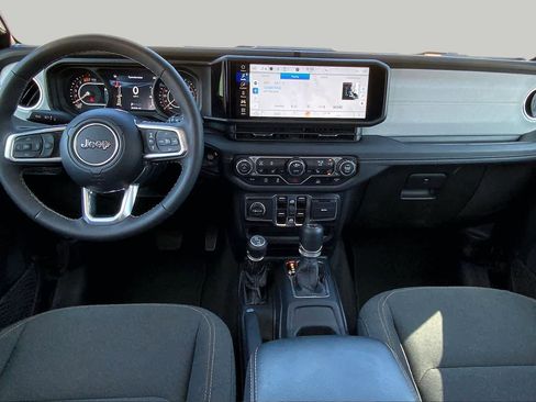 Used 2025 Jeep Wrangler Unlimited Sahara AWD/4WD image 16