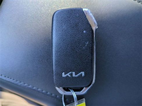 Used 2023 Kia Niro EX Touring image 30