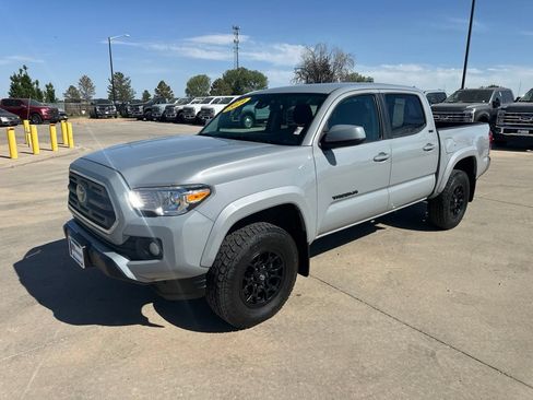 Used 2019 Toyota Tacoma SR5 AWD/4WD image 28