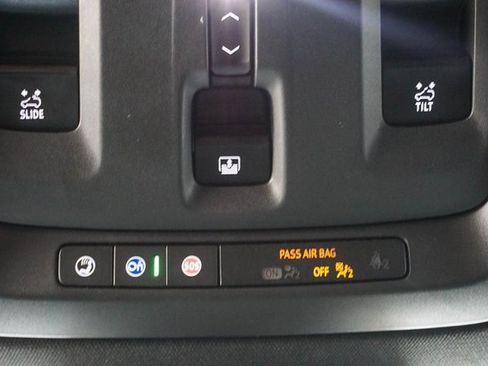 Used 2024 GMC Yukon XL Denali image 25