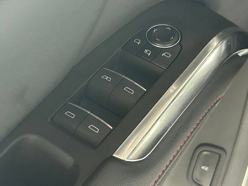 Used 2024 Chevrolet Traverse RS FWD image 19
