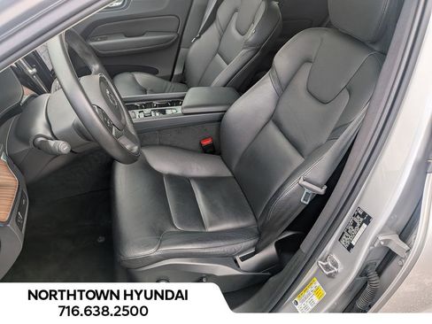 Used 2021 Volvo XC60 T5 Momentum image 11