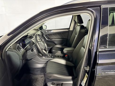 Certified 2022 Volkswagen Tiguan SE w/ Panoramic Sunroof Package image 12