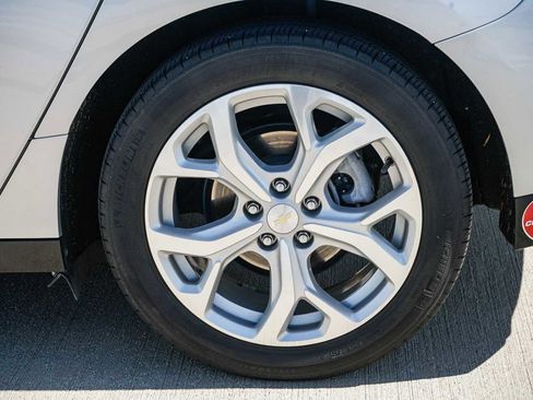 Used 2017 Chevrolet Volt Premier w/ Driver Confidence II Package image 10