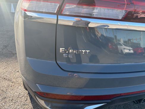 Used 2025 Volkswagen Atlas Cross Sport SE image 6