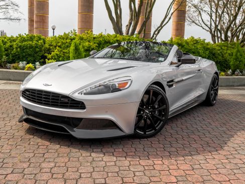 Used 2016 Aston Martin Vanquish Volante RWD image 40