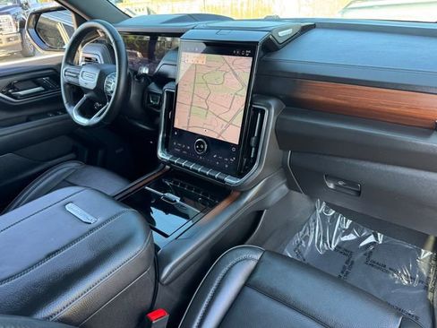 Used 2025 GMC Yukon XL Denali AWD/4WD image 22