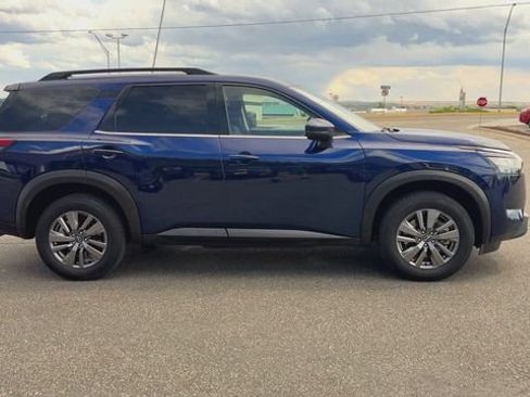 Used 2025 Nissan Pathfinder SV AWD/4WD image 9