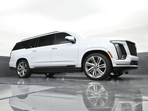 Certified 2026 Cadillac Escalade ESV Platinum Sport AWD/4WD image 26