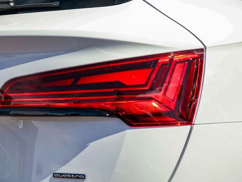 Certified 2025 Audi Q5 2.0T Premium Plus w/ Premium Plus Package AWD/4WD image 9