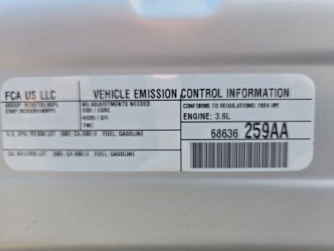 Used 2024 Chrysler Pacifica Limited image 27