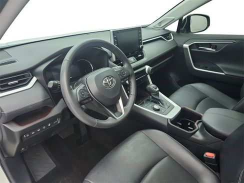 Used 2022 Toyota RAV4 Limited image 9