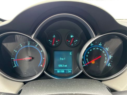 Used 2011 Chevrolet Cruze LS image 15