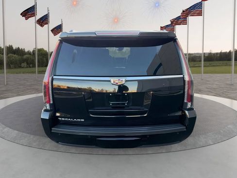 Used 2018 Cadillac Escalade ESV Luxury image 7
