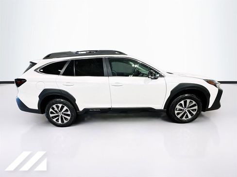 Used 2025 Subaru Outback Premium image 4