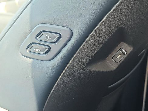 Used 2025 Kia Carnival SX FWD image 17