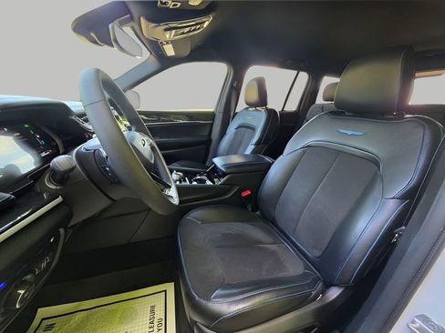 Used 2023 Jeep Grand Cherokee Trailhawk AWD/4WD image 21