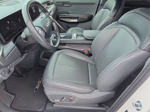 Used 2024 Kia EV9 Light Long Range RWD image 10