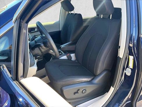 Used 2018 Chrysler Pacifica Touring Plus image 24