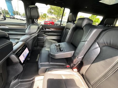 Used 2022 Jeep Grand Wagoneer Series I w/ Flexible Seating Group AWD/4WD image 33