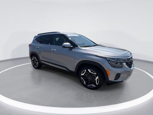 Used 2026 Kia Seltos SX w/ SX Sunroof Package AWD/4WD image 2