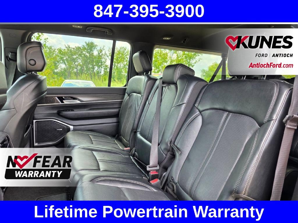 Used 2024 Jeep Wagoneer L Series II AWD/4WD image 29