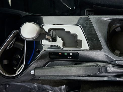 Used 2018 Toyota RAV4 Limited FWD image 20