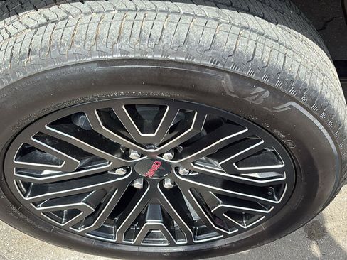 Certified 2024 GMC Sierra 1500 Denali w/ Technology Package image 11