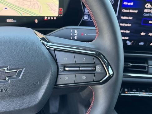Used 2025 Chevrolet Equinox EV RS image 23