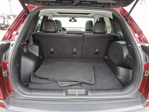 Used 2019 Jeep Cherokee Limited image 29