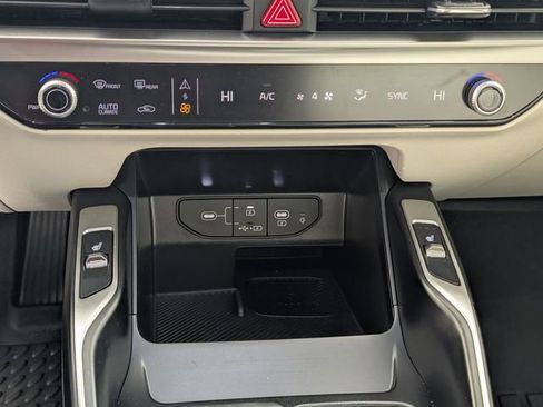 Used 2025 Kia Sorento S w/ Panoramic Sunroof Package FWD image 23