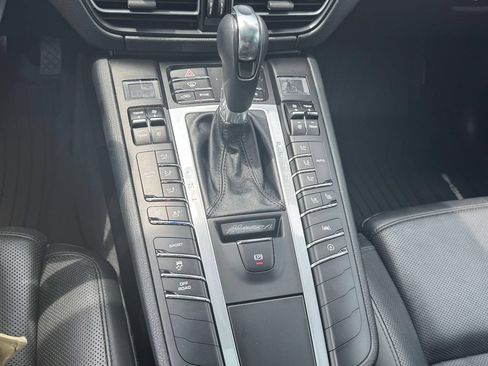Used 2021 Porsche Macan AWD/4WD image 29