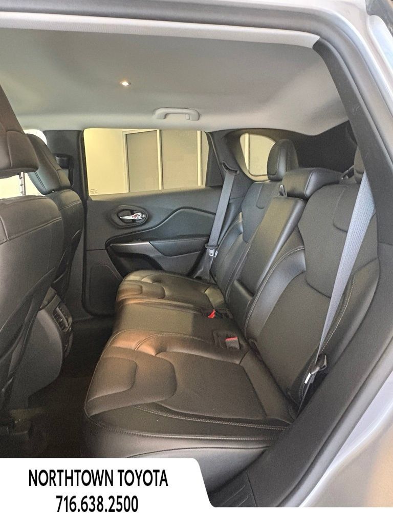 Used 2020 Jeep Cherokee Limited AWD/4WD image 16