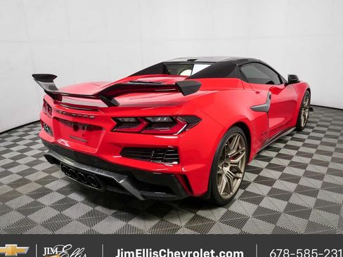 Used 2024 Chevrolet Corvette Z06 w/ Z07 Performance Package RWD image 3