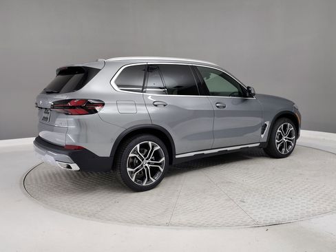 New 2026 BMW X5 sDrive40i w/ Premium Package image 6