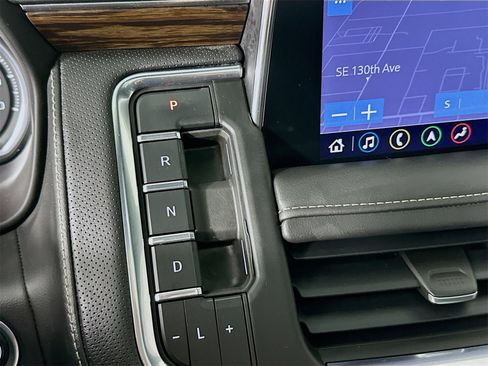 Used 2021 Chevrolet Suburban Premier w/ Premium Package image 17