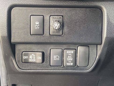 Used 2022 Toyota Tacoma TRD Sport w/ Technology Package image 25