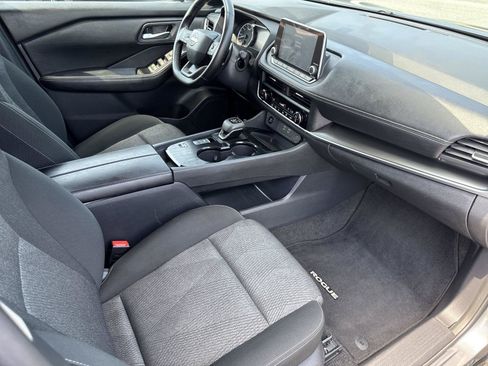 Used 2025 Nissan Rogue SV FWD image 34
