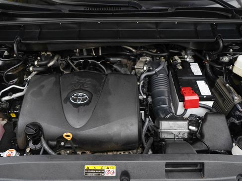 Used 2022 Toyota Highlander XLE AWD/4WD image 33